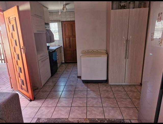 2 BEDROOM HOUSE FOR SALE IN KARENPARK